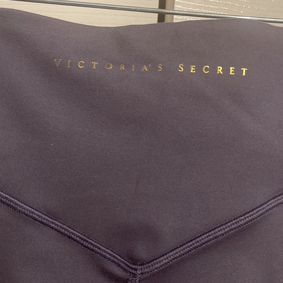 NWOT Victoria's Secret incredible essential legging in lavender size small - Picture 9 of 14